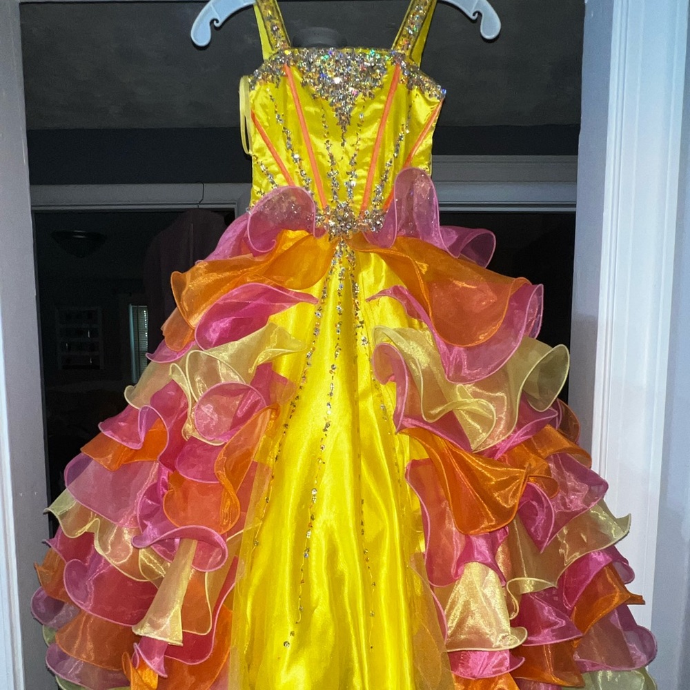 Pageant dress for sale Size 4 in little girls. Offers are always welcomed